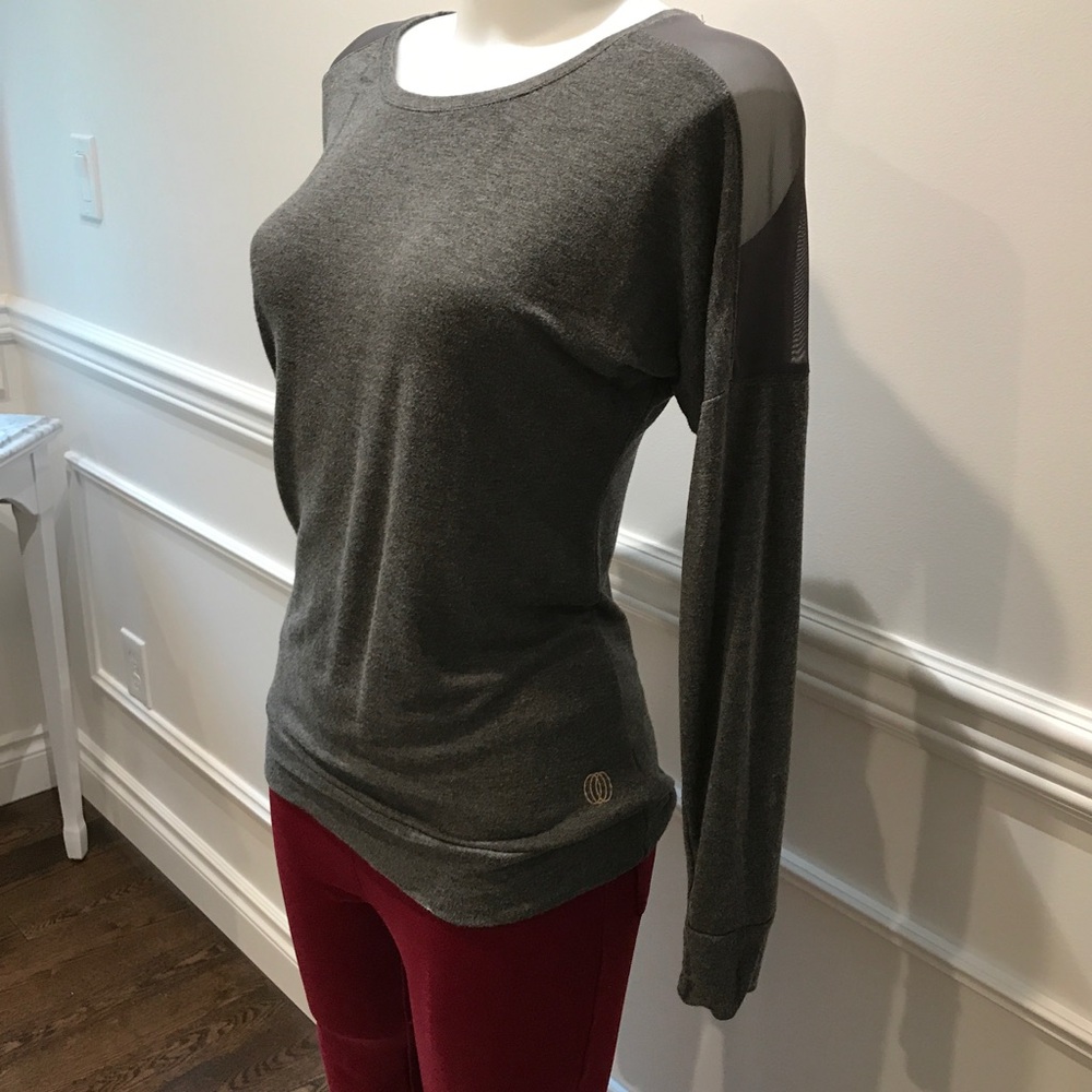 Fun yoga or wear around town shirt. - Picture 4 of 6
